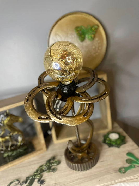 Lampe fleur en fer à cheval