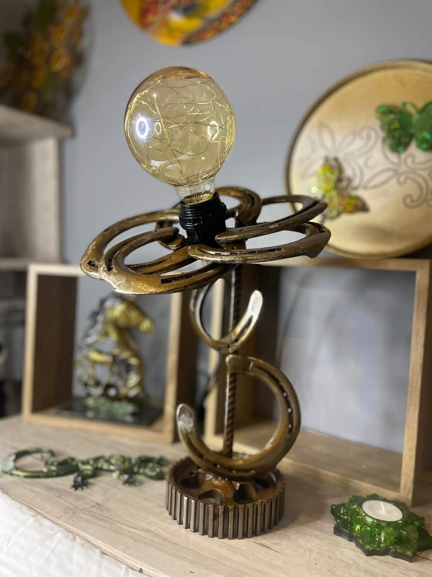 Lampe fleur en fer à cheval